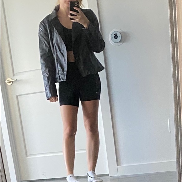 Danier leather jacket - Picture 5 of 6